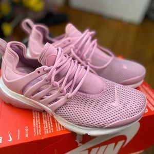 NIKE WOMENS PRESTO